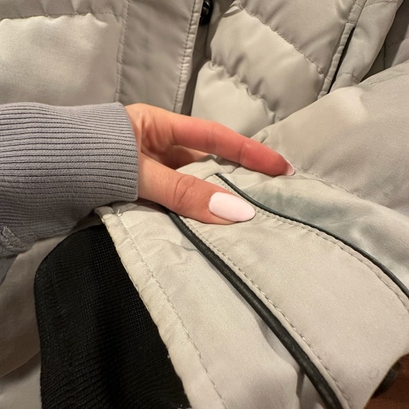 Canada Goose Loretta Jacket - Picture 14 of 16